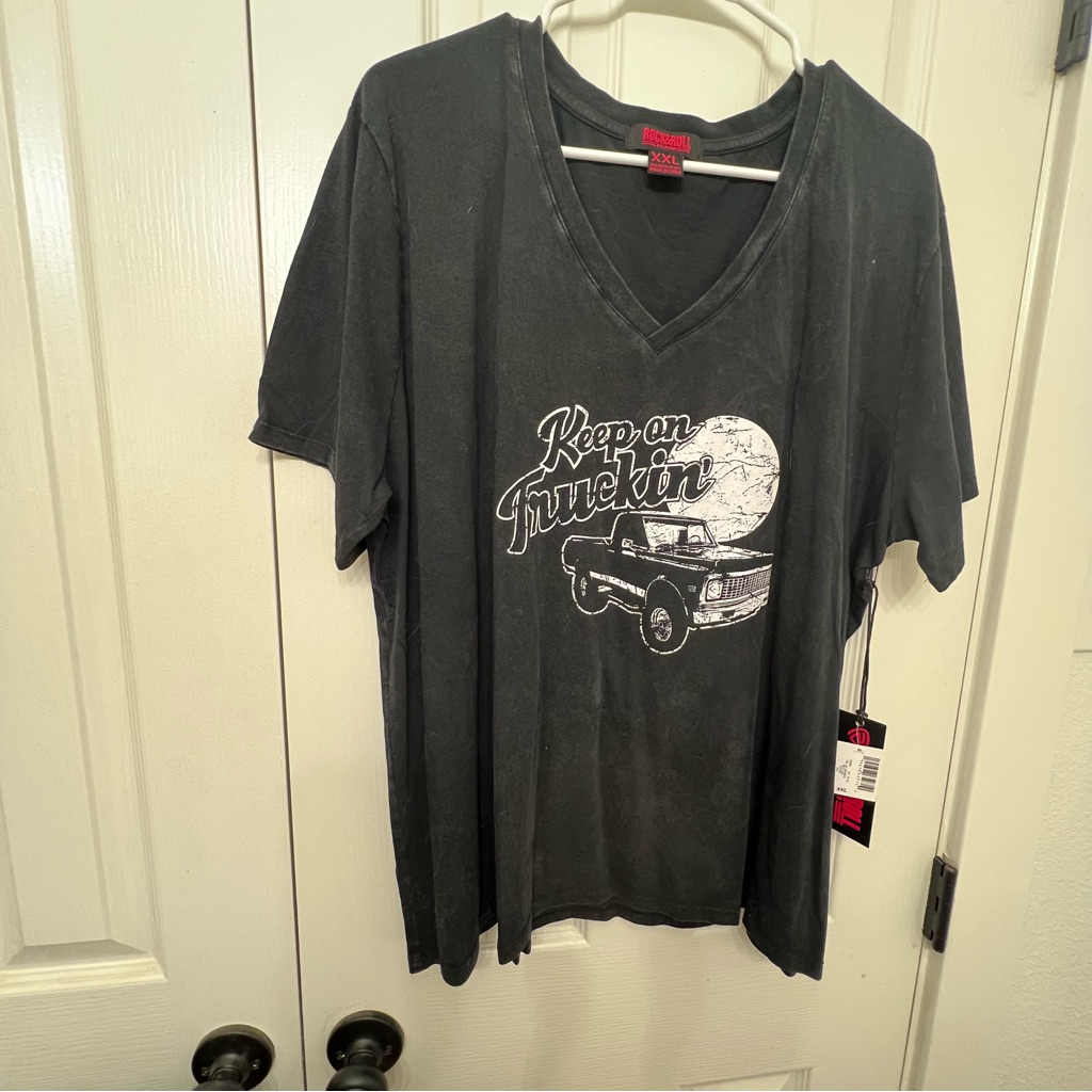 Keep On Truckin' Graphic Tee - Black